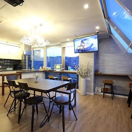 First Guesthouse Μπουσάν Εξωτερικό φωτογραφία