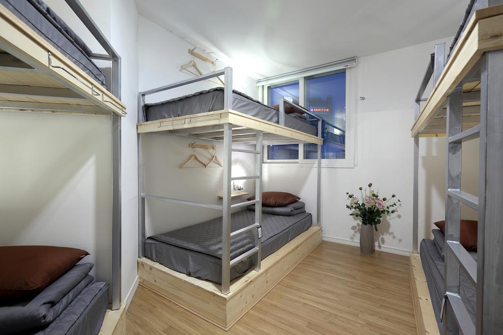 First Guesthouse Μπουσάν Δωμάτιο φωτογραφία