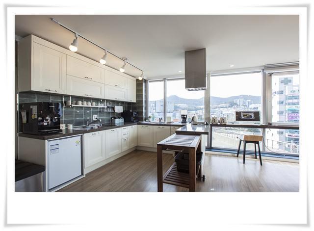 First Guesthouse Μπουσάν Εξωτερικό φωτογραφία