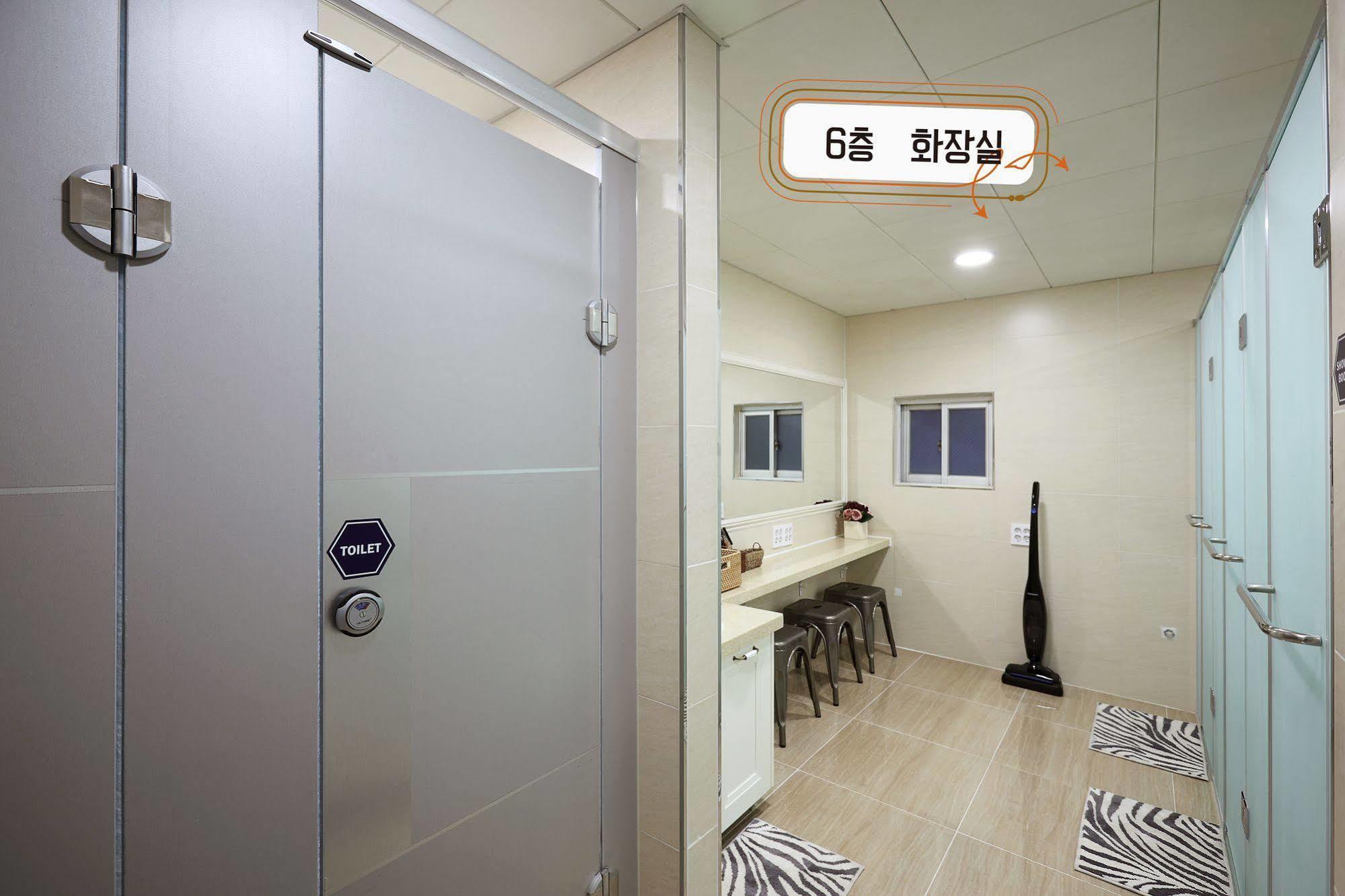 First Guesthouse Μπουσάν Εξωτερικό φωτογραφία