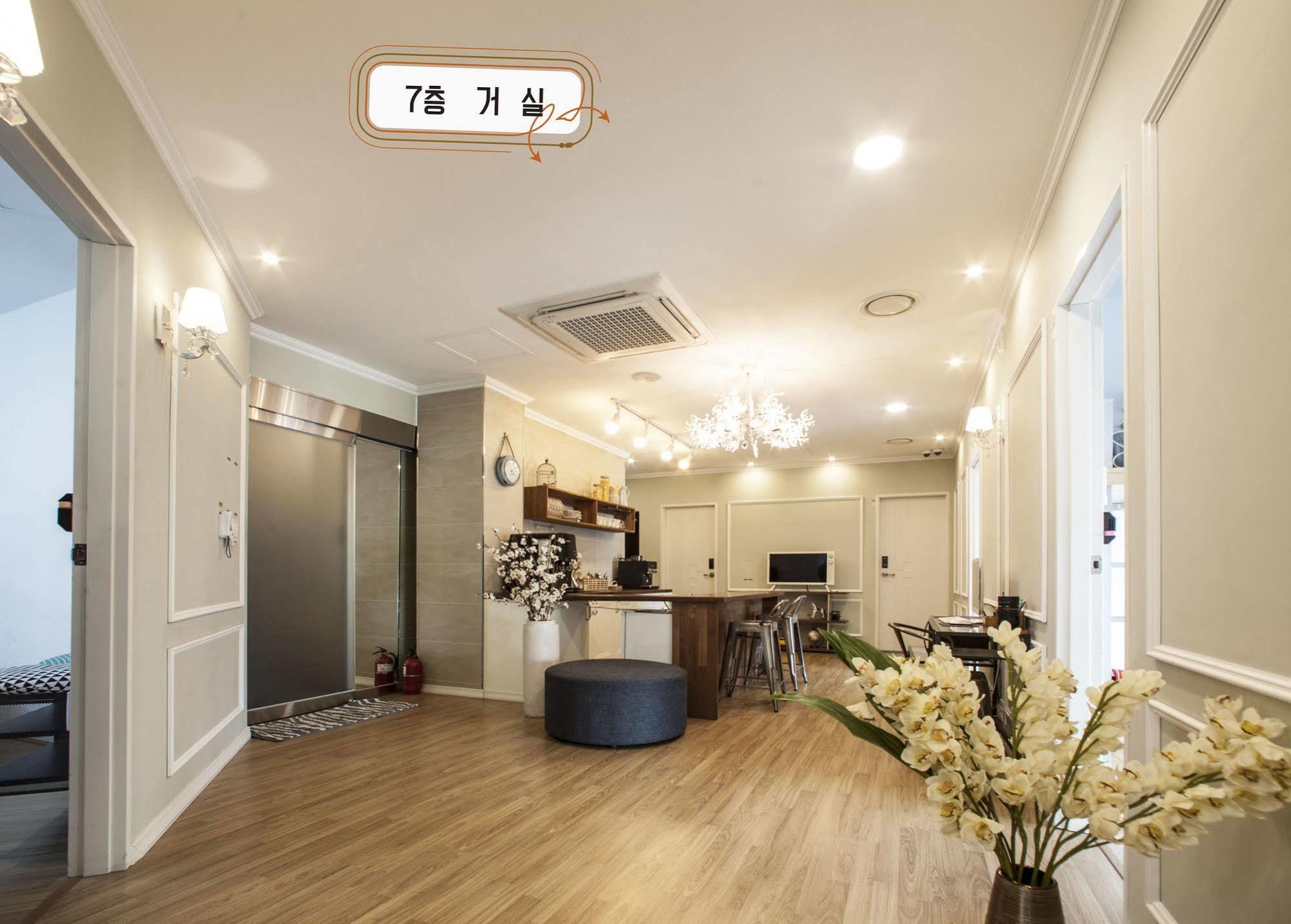 First Guesthouse Μπουσάν Εξωτερικό φωτογραφία
