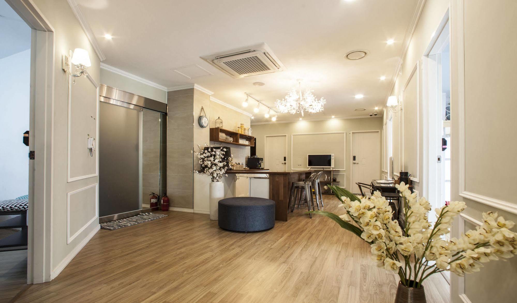 First Guesthouse Μπουσάν Εξωτερικό φωτογραφία